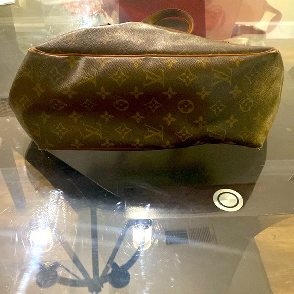 Louis Vuitton bag - Picture 1 of 8